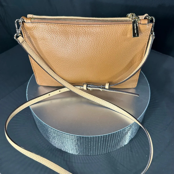 Michael Kors Cream Leather Women's Bag pre
Owned Exellent condition - Picture 4 of 9